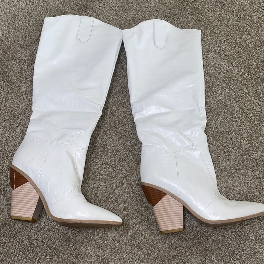 White cowgirl boots size 8 or 39
